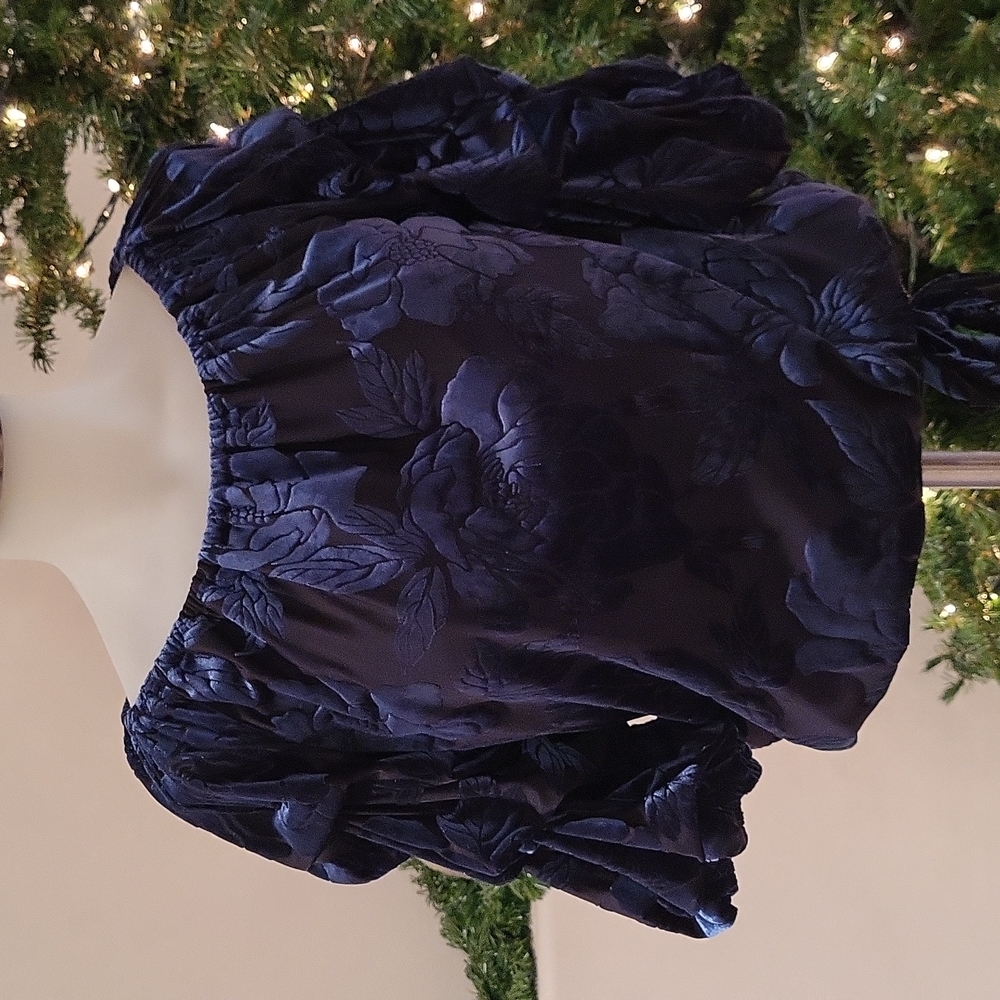 Embossed velvety look top,MSK, size small